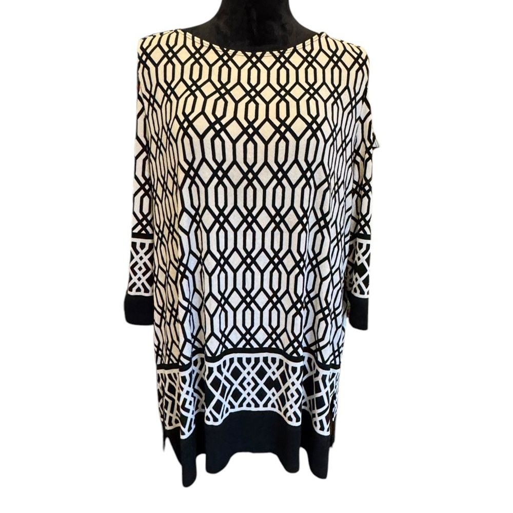 Chico's Travelers Black and White Geometric Tunic size 3 (L)